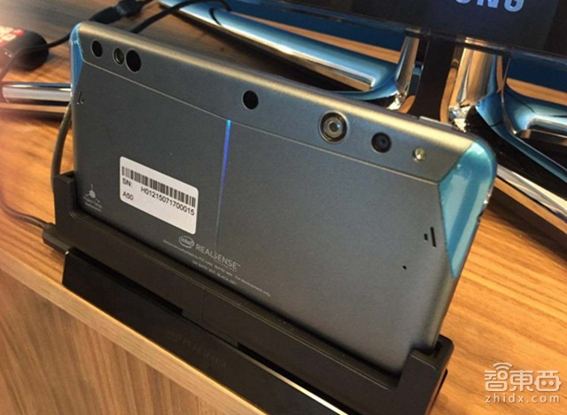 英特尔IDF黑科技盘点:超萌机器人+机械蜘蛛齐上阵