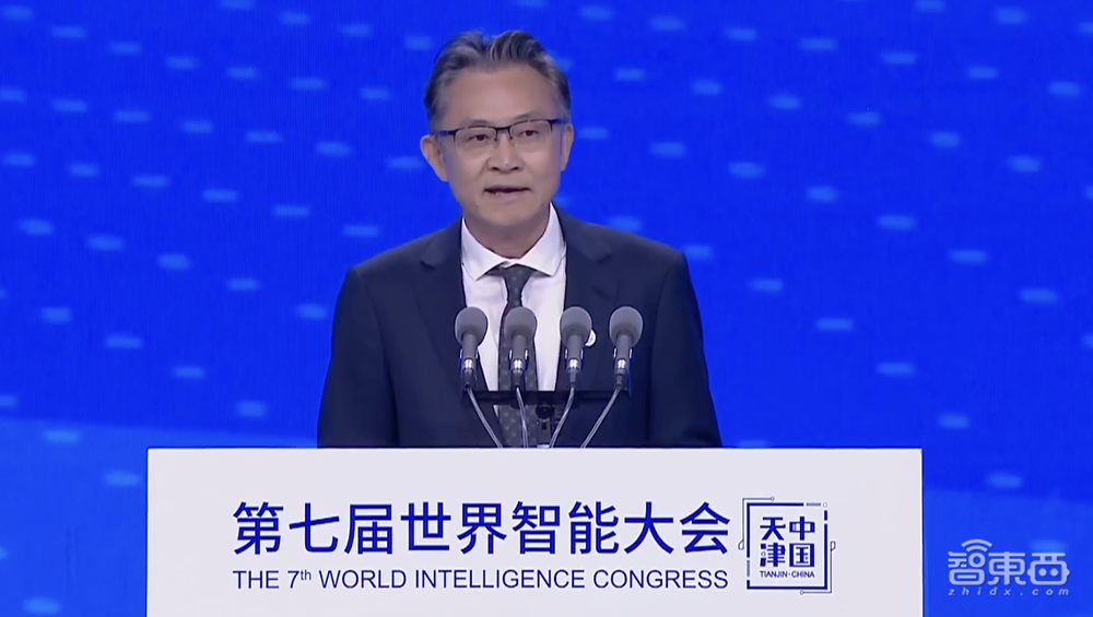 世界智能大会开幕看点:李彦宏刘庆峰周鸿祎热聊大模型,王坚回忆跟黄仁勋聊天