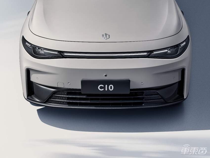 零跑C10预售价15.18万，搭载8295芯片，还将激光雷达拉到20万以下