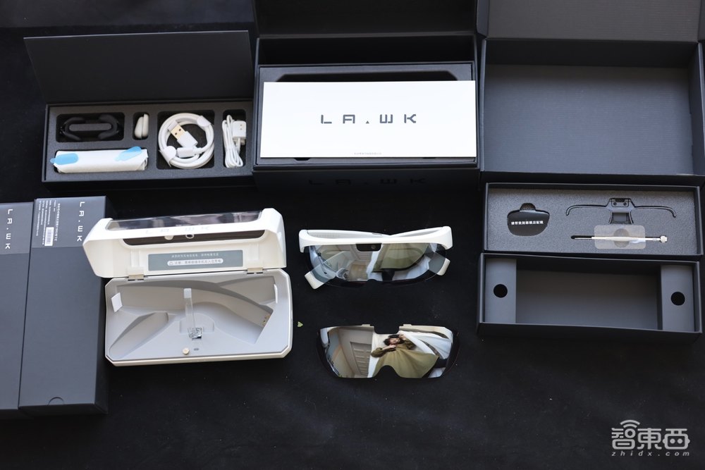 深度体验李未可首款AR眼镜:戴着AR眼镜骑行,数字人提供导航服务