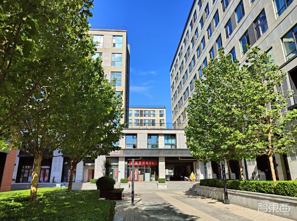 realme骁龙8+旗舰首发体验:独显芯片再添新玩法,百瓦快充兼顾大电池