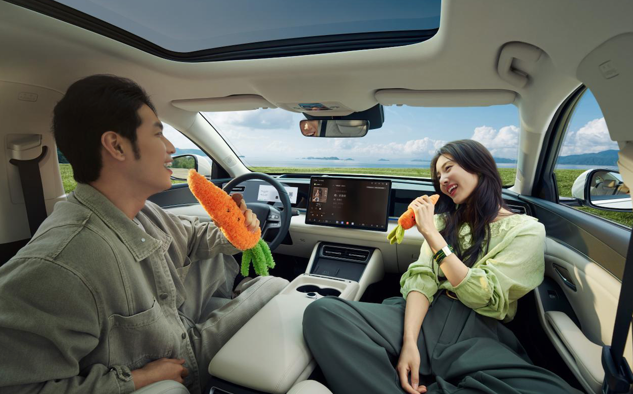 比亚迪秦家族新款7.98万起售！爆胎稳定系统上车，综合续航超2000km