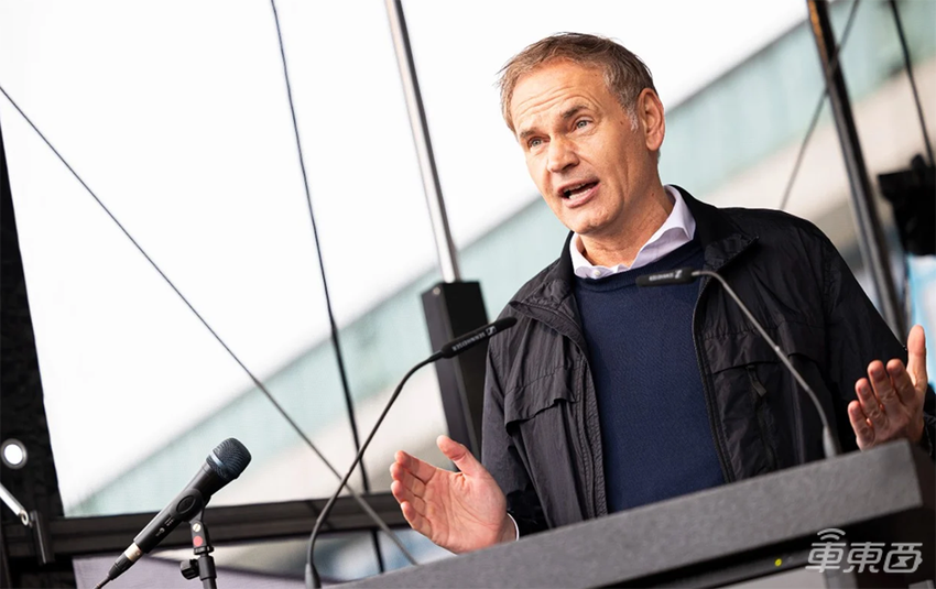 大众集团陷入关厂裁员困境!CEO被股东质疑,工人大闹谈判现场