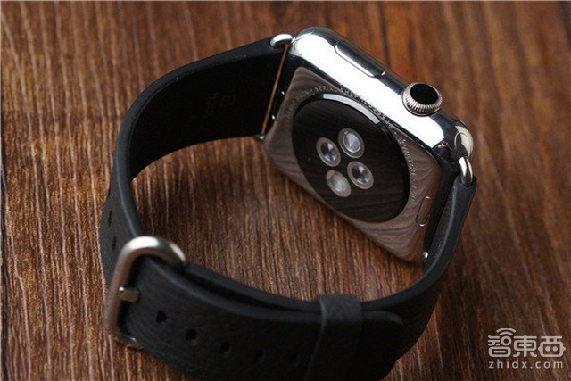 重量级比拼：Apple Watch对比Moto 360