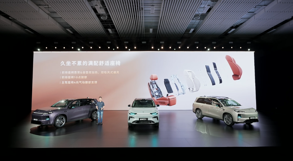 零跑发狠了！三款车17个版型一起上，打满12到17万市场