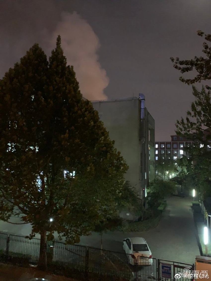 威马EX5在北京起火爆炸：浓烟超过四层楼，官方曾承认电池有问题