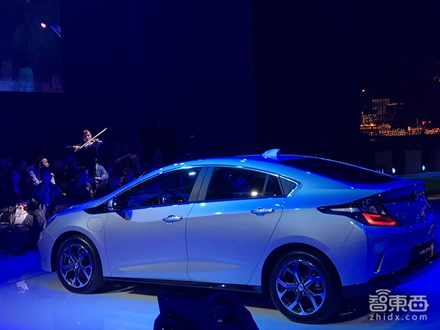 百公里油耗仅0.9L 首款合资国产增程混动车别克VELITE 5上市