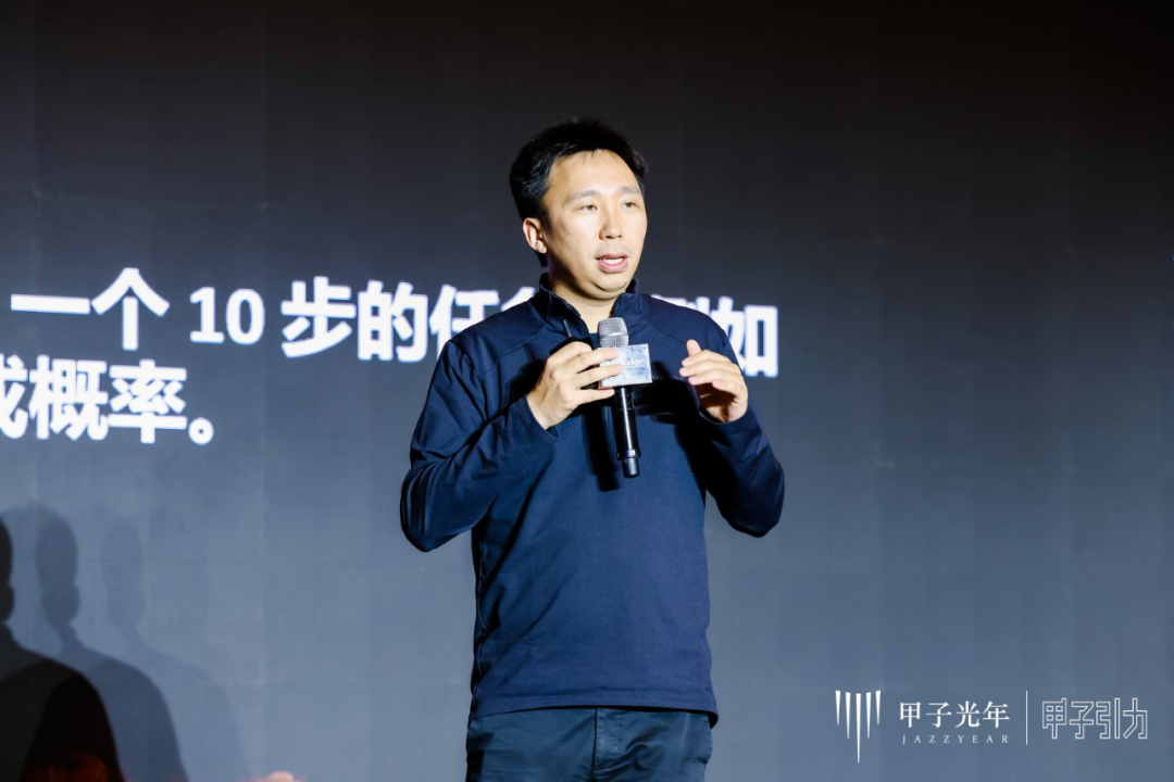 70余位大咖激辩AI下半场生存法则，「2025甲子引力年终盛典」圆满落幕