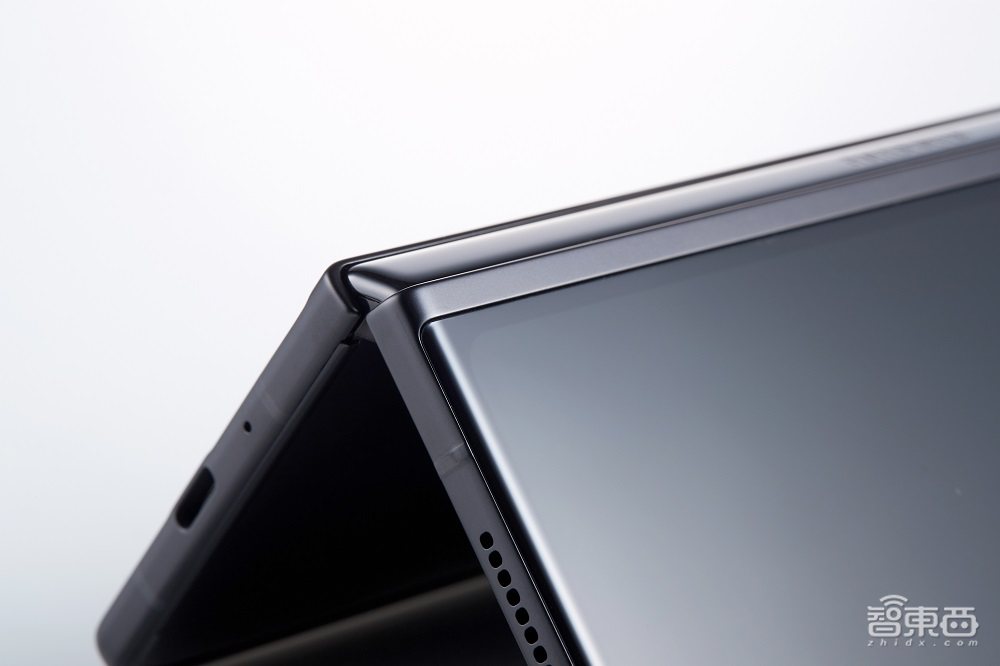 三星用“胶条”做防水？全球首款防水折叠屏手机背后三大黑科技