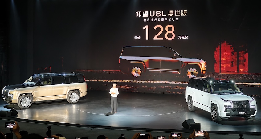 128万起！比亚迪车皇开卖，戴24K黄金车标，还能隔空开车窗