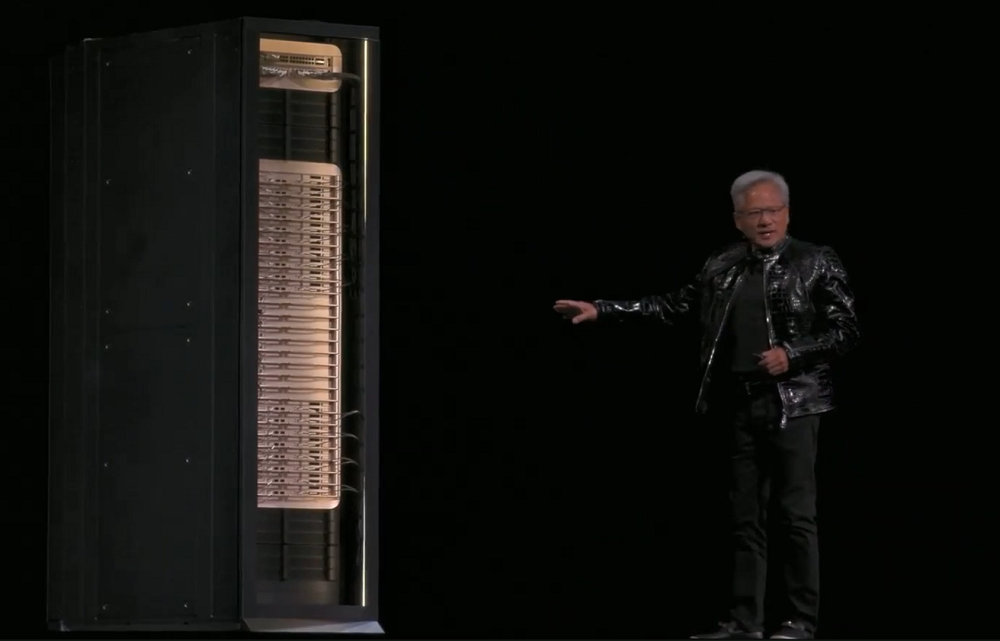 刚刚，黄仁勋一口气解密6颗芯片，召唤出最强AI超算！