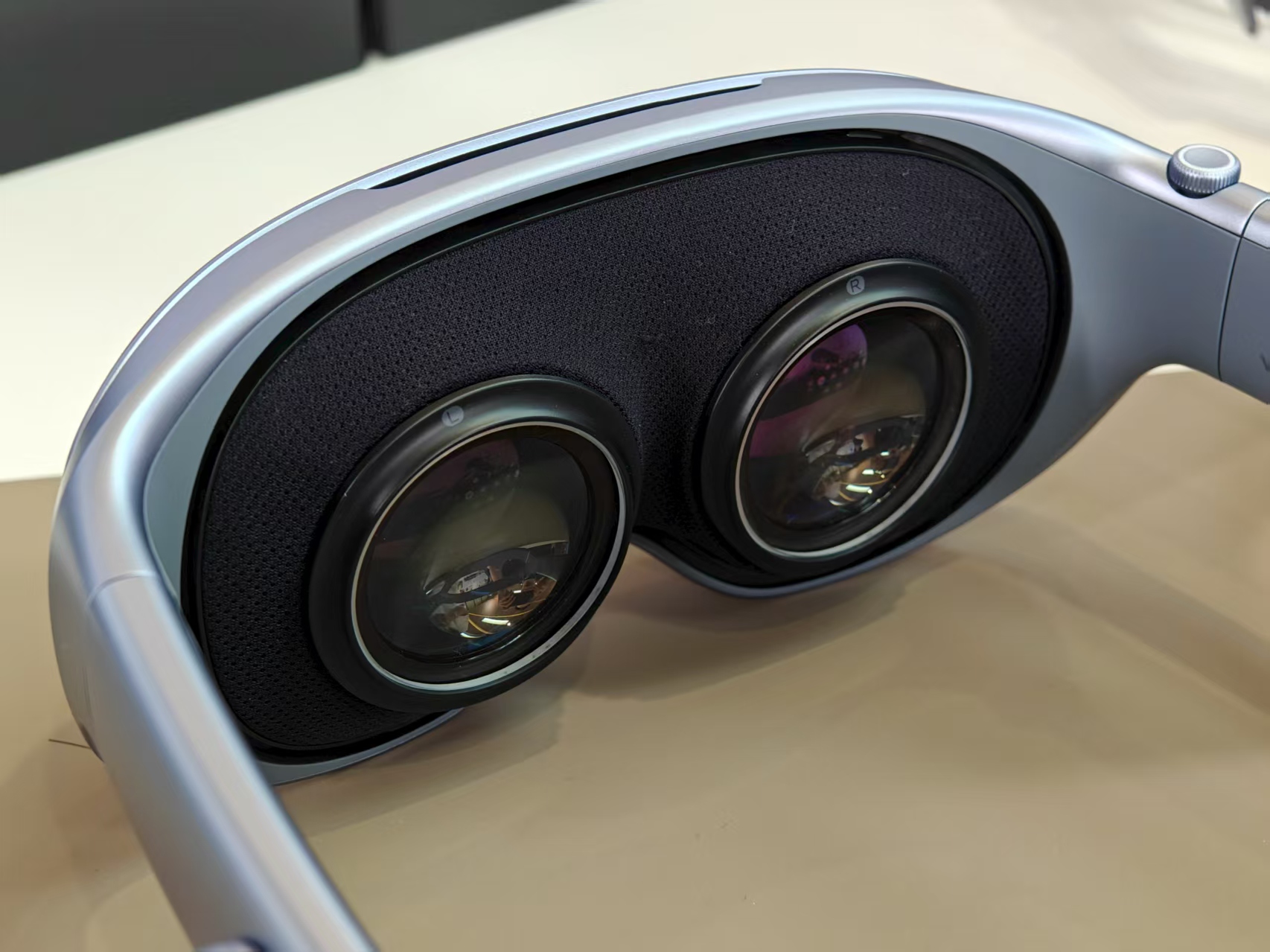 vivo Vision首发深度体验：像素级对标苹果，定价决定杀伤力