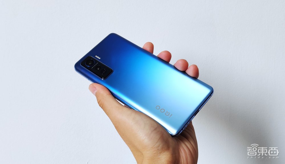 蜕去电竞外衣,iQOO 5能否与“真”旗舰一战?