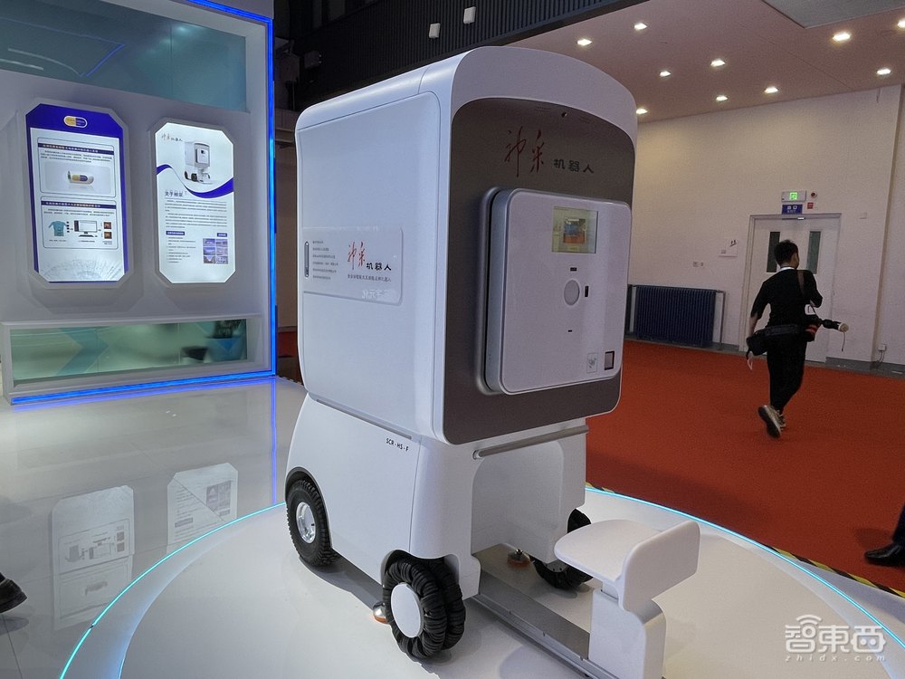 邓丽君现场“复活”!130只机器狗群舞,世界机器人大会7大亮点揭秘