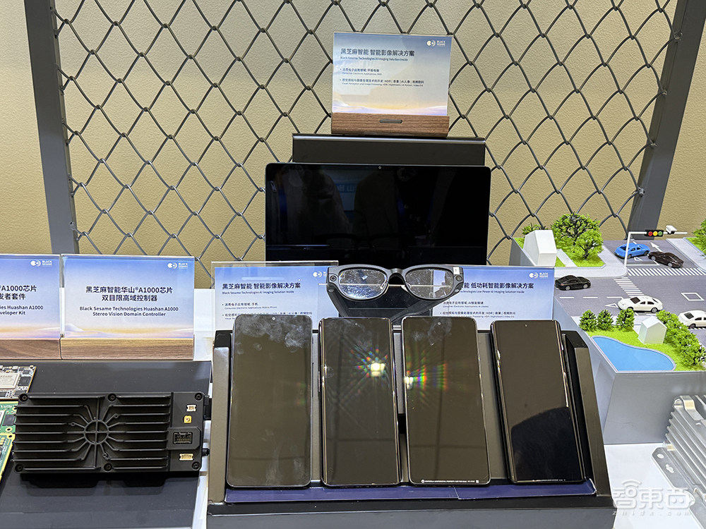 暴走4万步逛遍CES2025:十大方向最火,中企已上牌桌,万物皆可AI