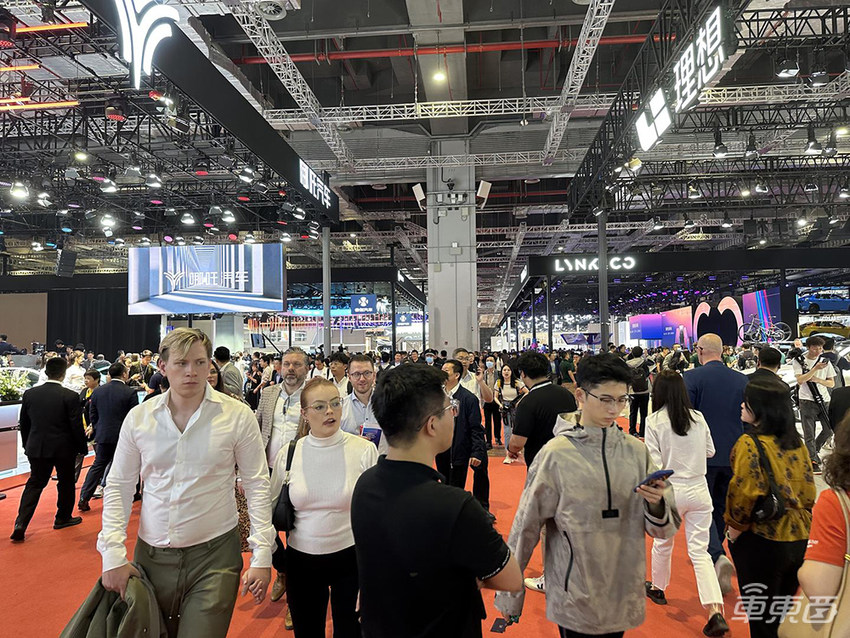 外媒炸锅!老外心塞上海车展:带着疑问来,带着焦虑回