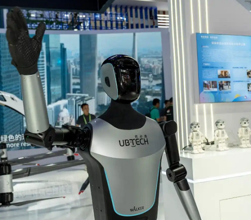 我们逛了链博会1.4万平数科馆,深扒黄仁勋盛赞的“中国供应链奇迹”