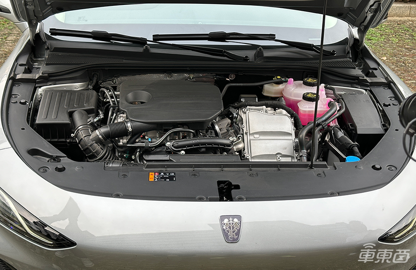 好看,好开,好便宜!试驾荣威新能源轿车D7