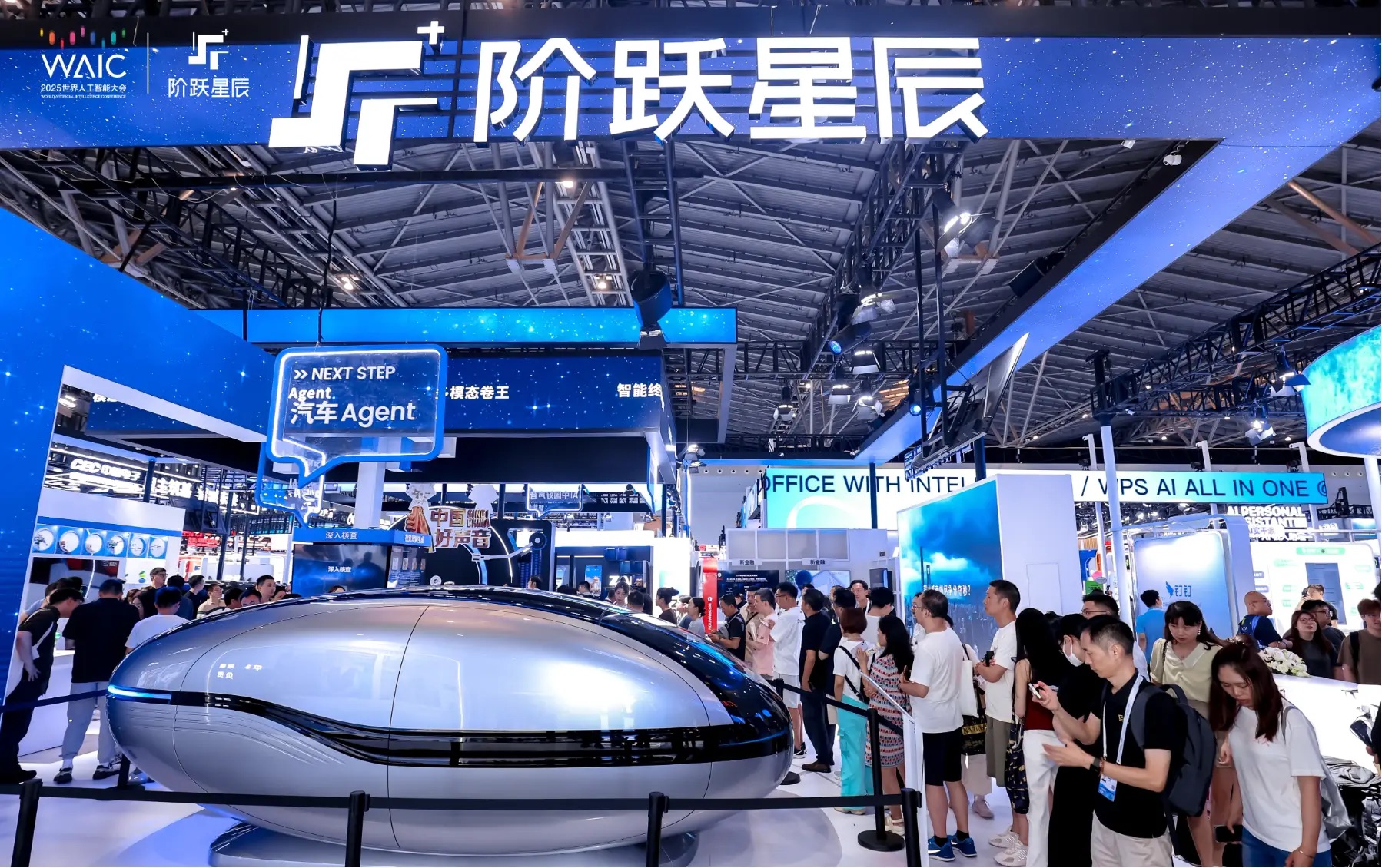 智谱首破5000亿!六小虎与DeepSeek千亿估值竞赛,谁的拳头最硬?