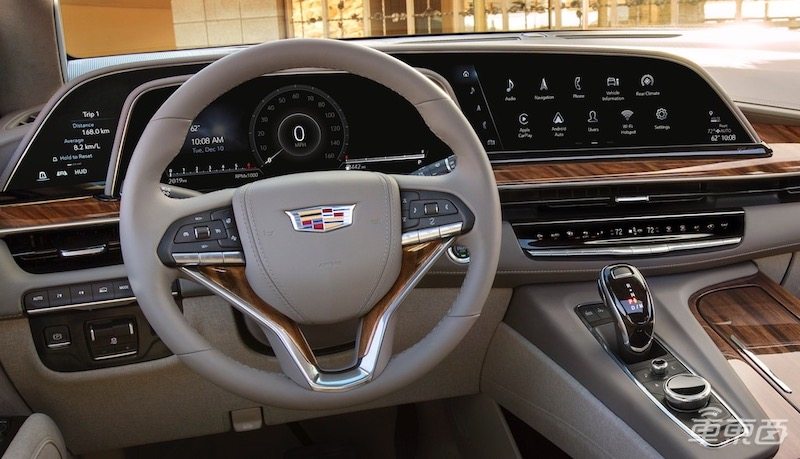 凱迪拉克首款純電將配33英寸巨屏！分三個區(qū)域顯示，與燃油車完全不同