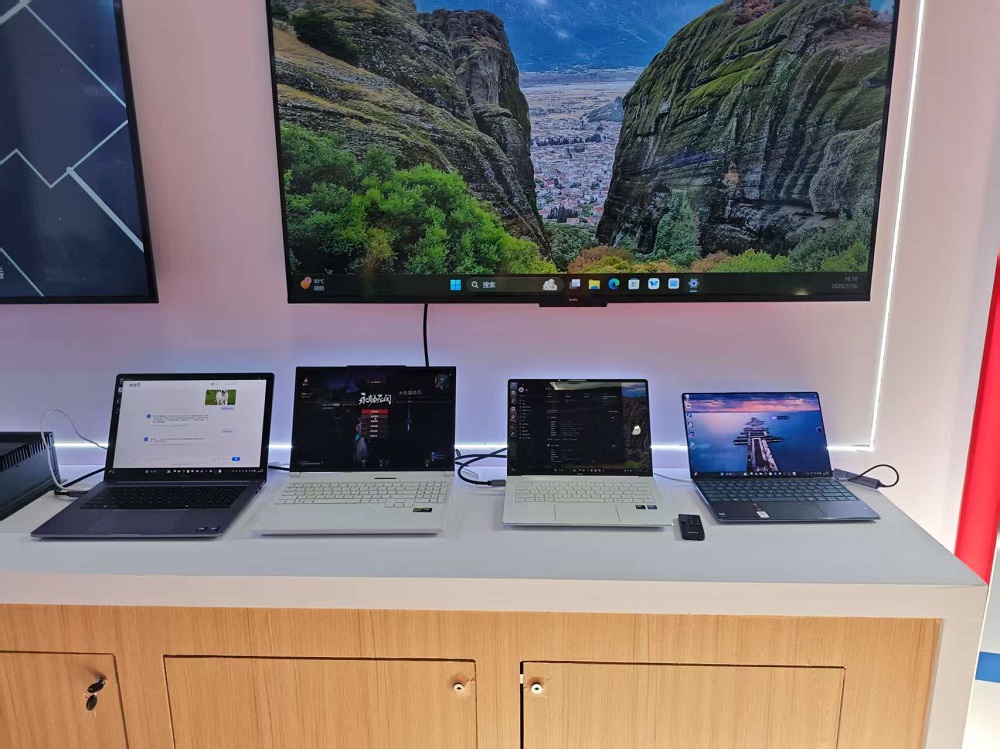 我们逛了链博会1.4万平数科馆,深扒黄仁勋盛赞的“中国供应链奇迹”