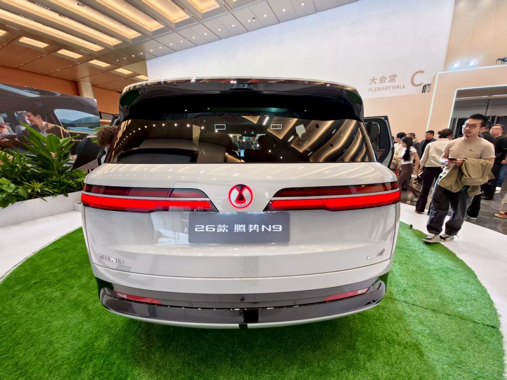 比亚迪一周连发两款豪华SUV!全新腾势N9 38.98万开卖,新帅李慧首秀