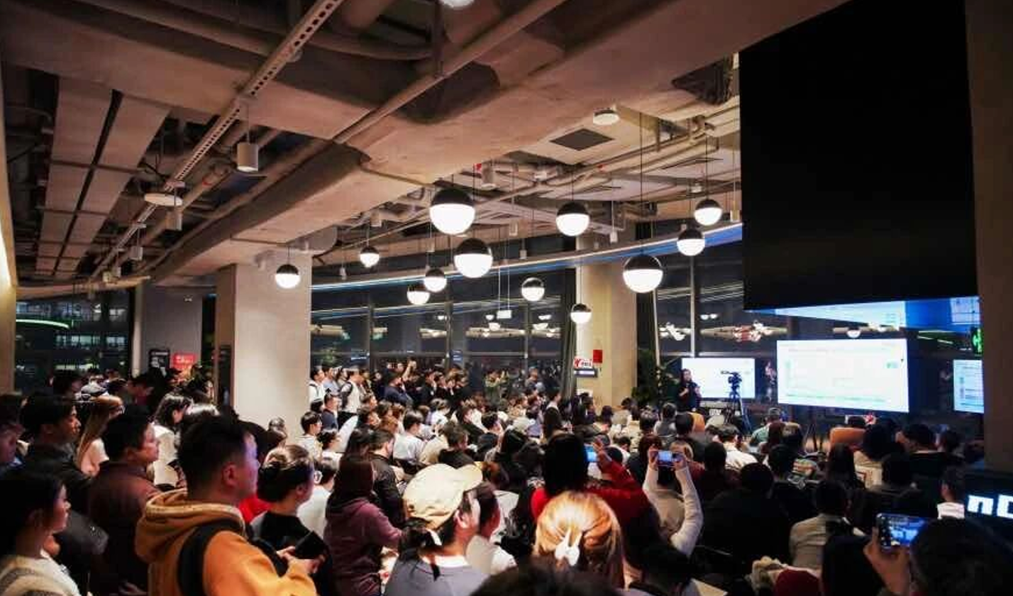 火爆!13家科技大厂抢着养龙虾,腾讯版“小龙虾”、字节版Moltbook全来了