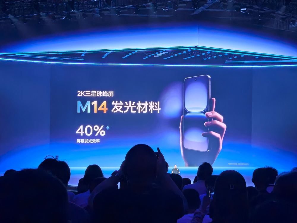 iQOO 15死磕电竞和显示，自研芯要做“手机显卡”，4199元起