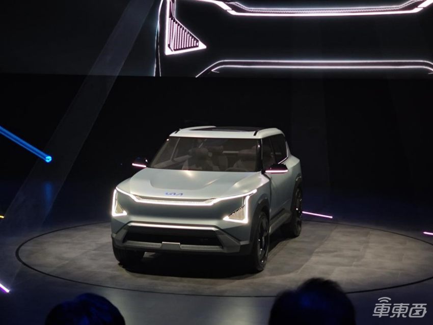 起亚加码电动化转型!三款电动新车亮相国内,还将搭建充电网络