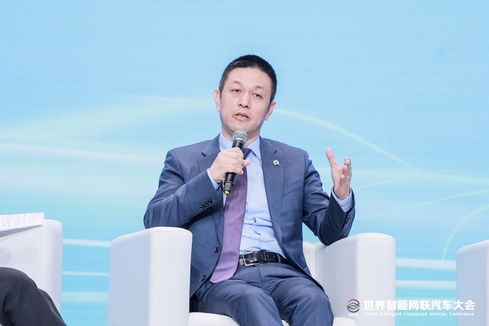 比亚迪华为同台谈智驾！何小鹏再次开炮L3，六位车圈大佬激辩