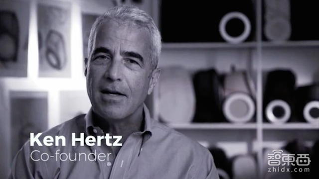 Kickstarter众筹158万美元的智能行李箱:两个轮也能用