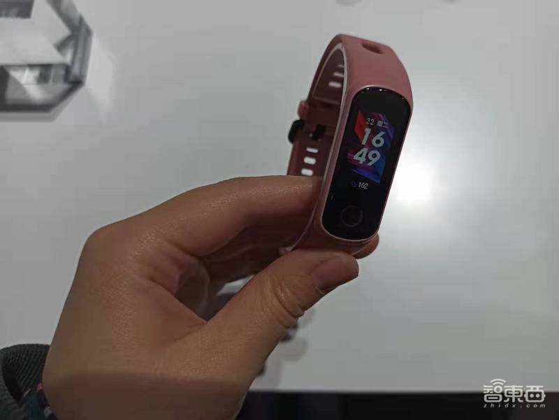 荣耀再发一款千元机！搭20W快充+4800万后置三摄方案