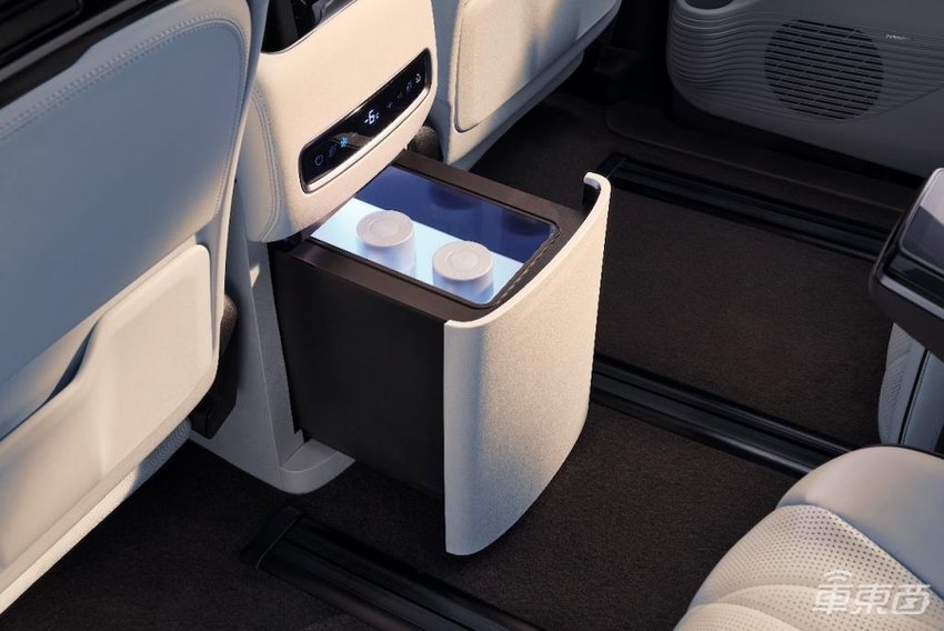 新能源MPV销冠迎来改款!腾势D9 33.98万起售,车内舒适性再次提升