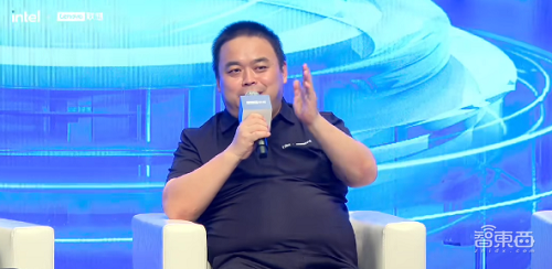 DeepSeek被点名表扬!17位两会代表热议AI,电车牌换配色赢网友狂赞