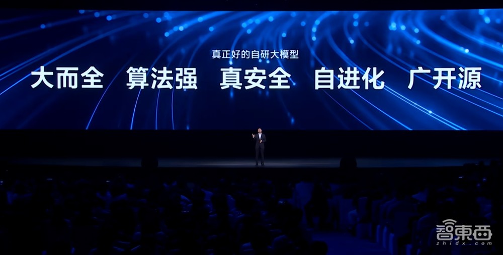 手机大模型之战,只差苹果了