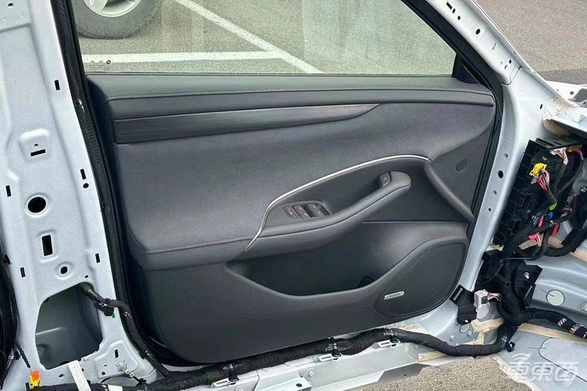 刚刚，小米首款车SU7正式亮相！首次披露尺寸动力参数