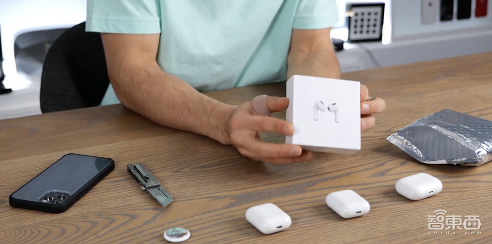 国产山寨AirPods 3出圈，油管大神直夸好