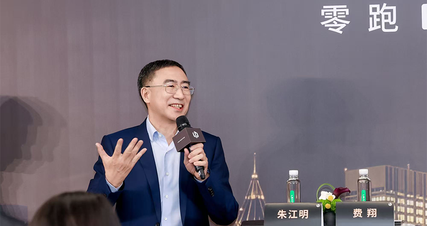 对话朱江明曹力：不能亏钱造车，未来三年规模比盈利更关键