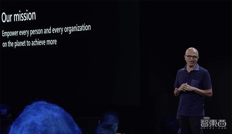 微软双屏手机和PC登场！连甩七款Surface硬件，首用安卓系统