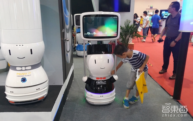 华科学霸微软出身,他却要抢服务员饭碗!