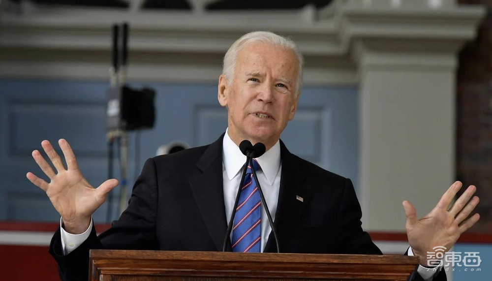 华为反击!美国老实掏钱,华为官宣5G专利收费:每部手机最高2.5美元