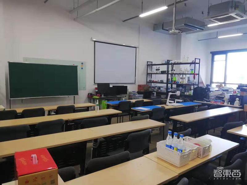 对话清华大学张文增:机器人产业正经历震荡,未来属于“个人机器人”