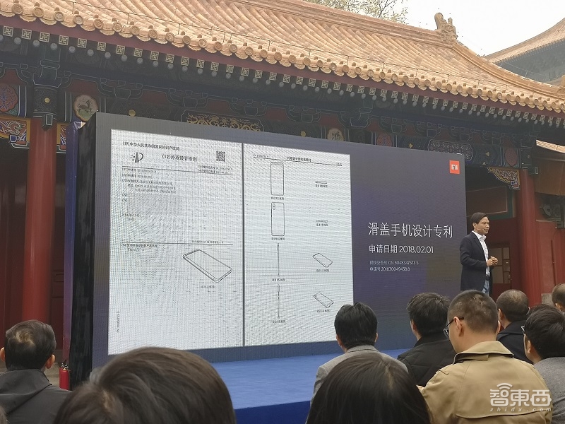 小米推滑盖全面屏MIX 3 雷军现场狂怼华为 宣布2018出货超亿台