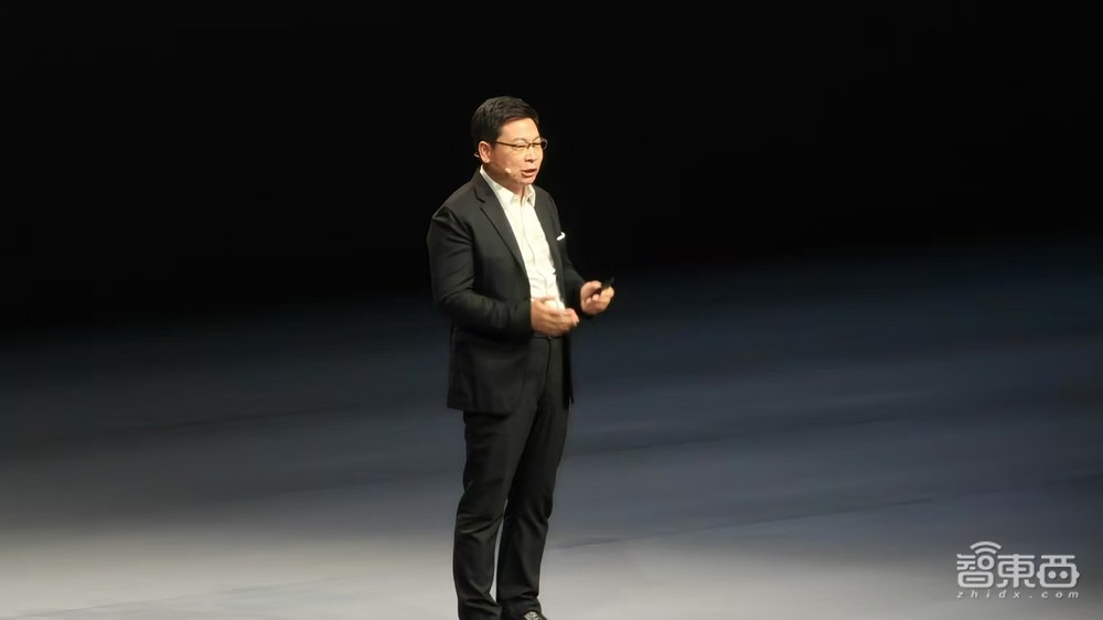 华为鸿蒙5.0来了!性能流畅度暴涨,AI智能体小艺超聪明,生态设备破10亿台