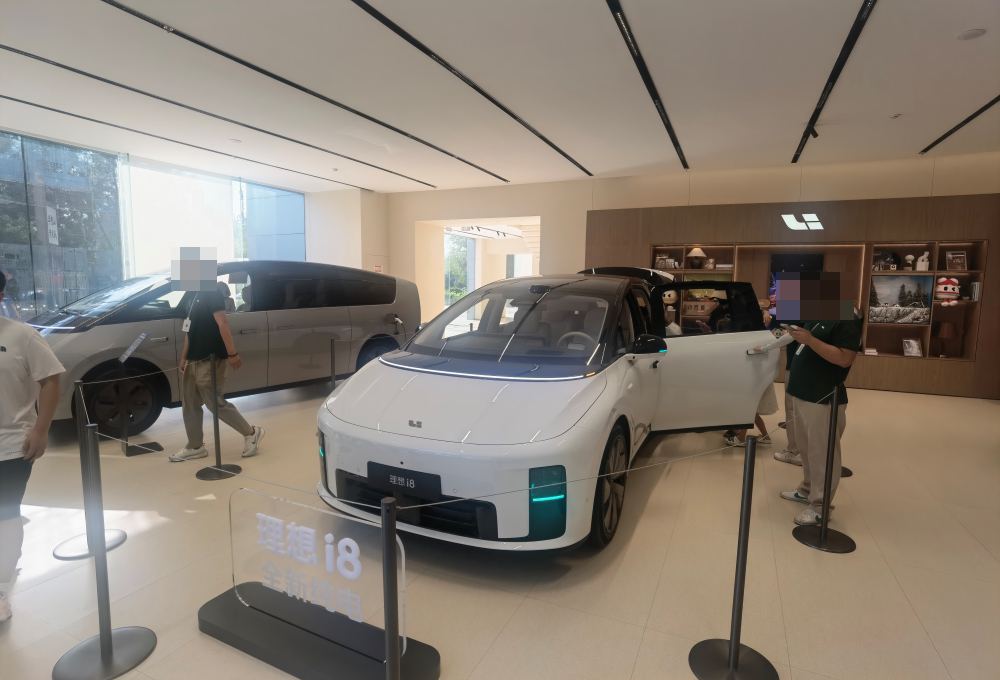 线下实探理想i8与乐道L90：销售互放狠话，一周后亮底牌