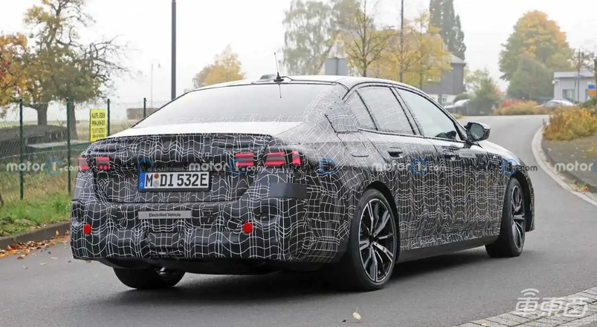 宝马两款纯电谍照曝光，明年将正式上市