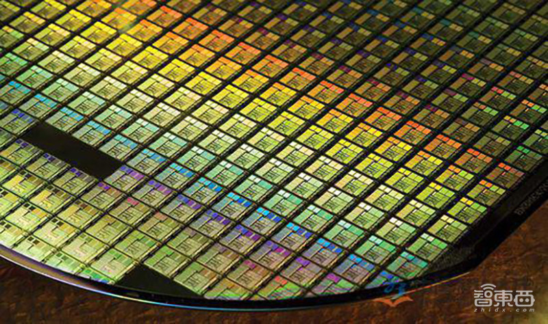 5nm怎样给摩尔定律续命?巨头开打制程之战2.0,祭出三大杀器