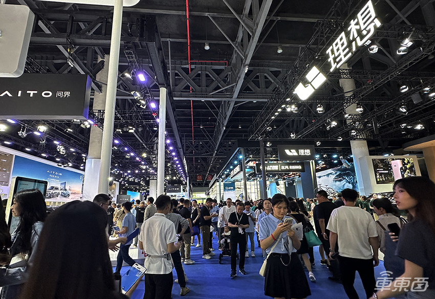 问界M7改款首推大五座版,5亿研发投入预售25.8万起