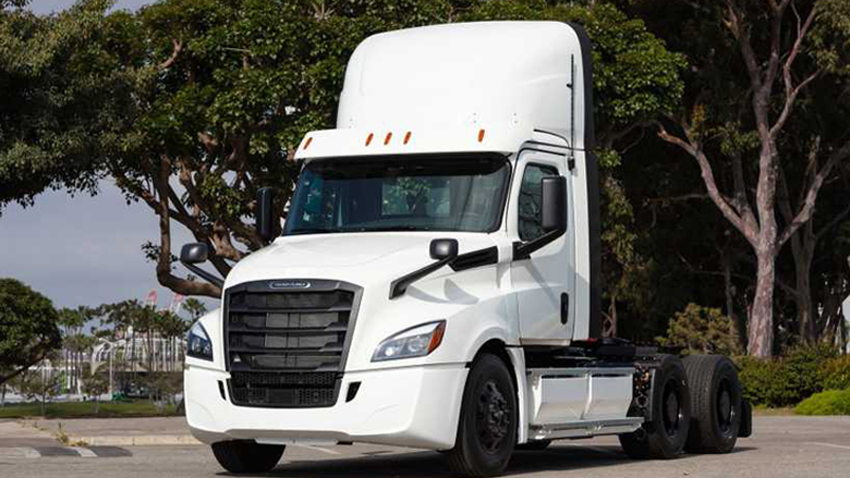 戴姆勒交付纯电卡车 带电550度能跑400公里