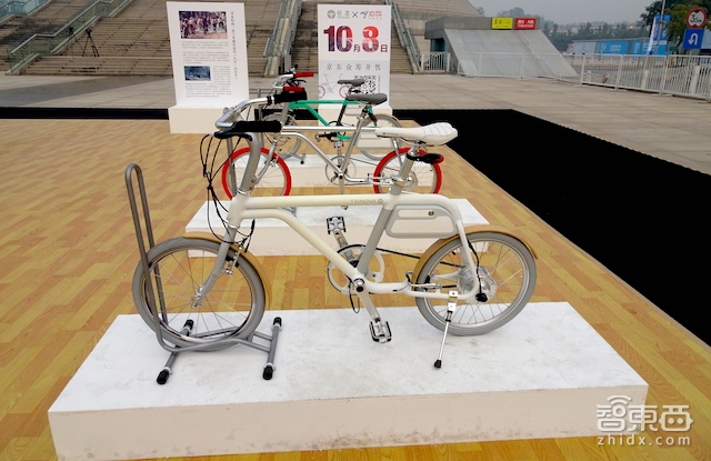 轻客推出智能电动自行车 要做内地的Gogoro?